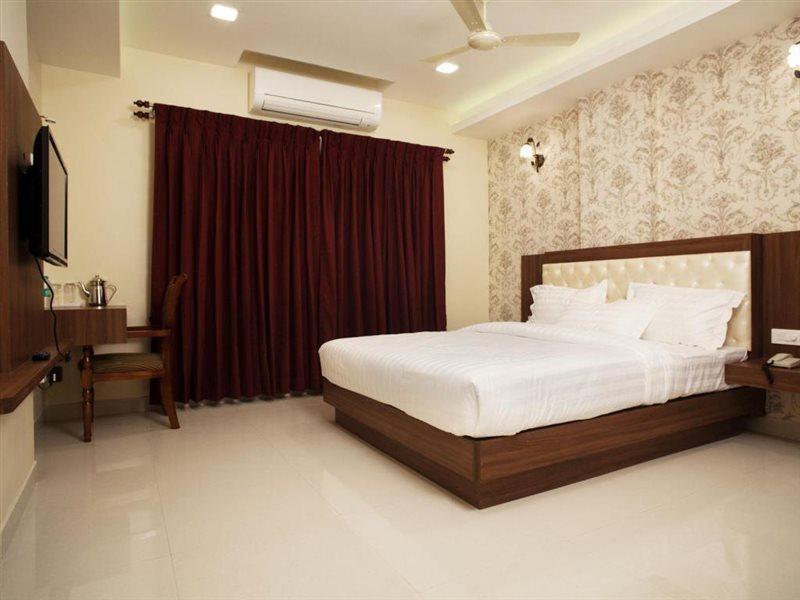 Hotel Mahalakshmi Residency Kolluru Buitenkant foto