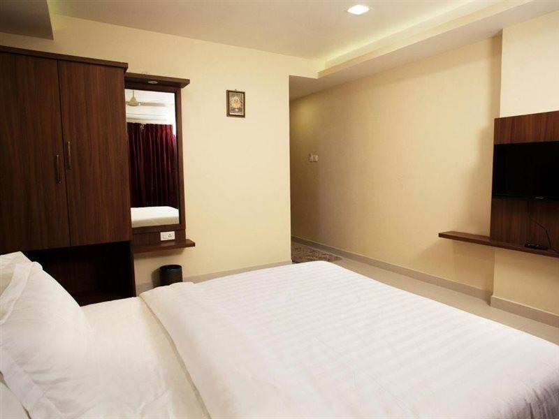 Hotel Mahalakshmi Residency Kolluru Buitenkant foto